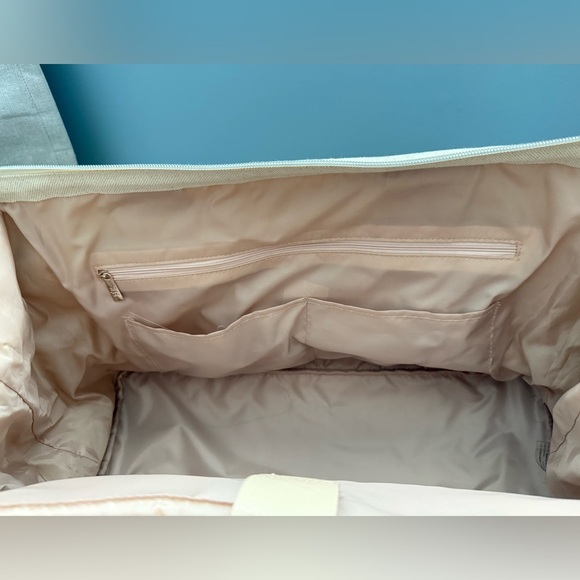 Beis ‘The Weekender’ tote in Beige - Picture 4 of 10